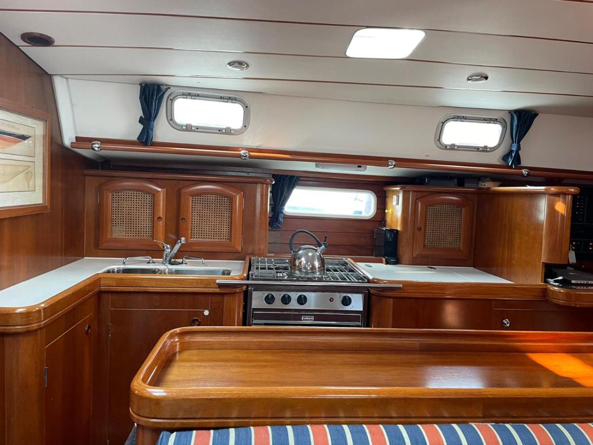 Beautiful And Comfortable Sailboat With Secure Parking Available Hotel Barcelona Kültér fotó