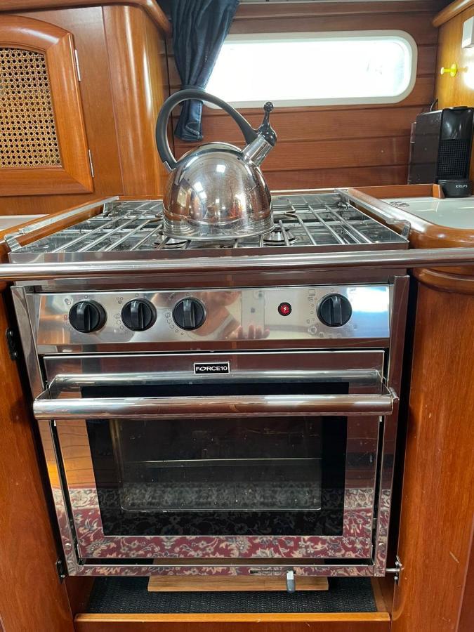 Beautiful And Comfortable Sailboat With Secure Parking Available Hotel Barcelona Kültér fotó