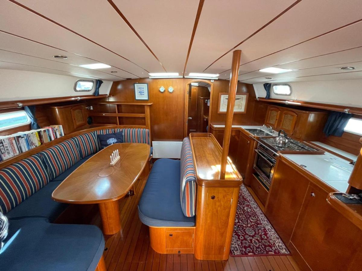 Beautiful And Comfortable Sailboat With Secure Parking Available Hotel Barcelona Kültér fotó