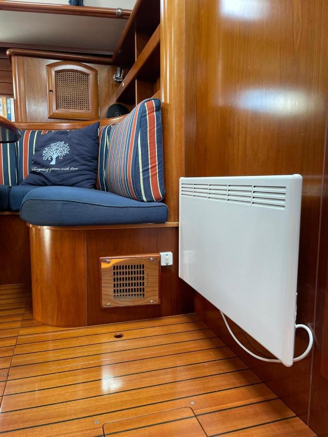 Beautiful And Comfortable Sailboat With Secure Parking Available Hotel Barcelona Kültér fotó