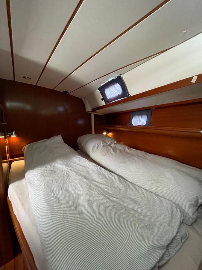 Beautiful And Comfortable Sailboat With Secure Parking Available Hotel Barcelona Kültér fotó
