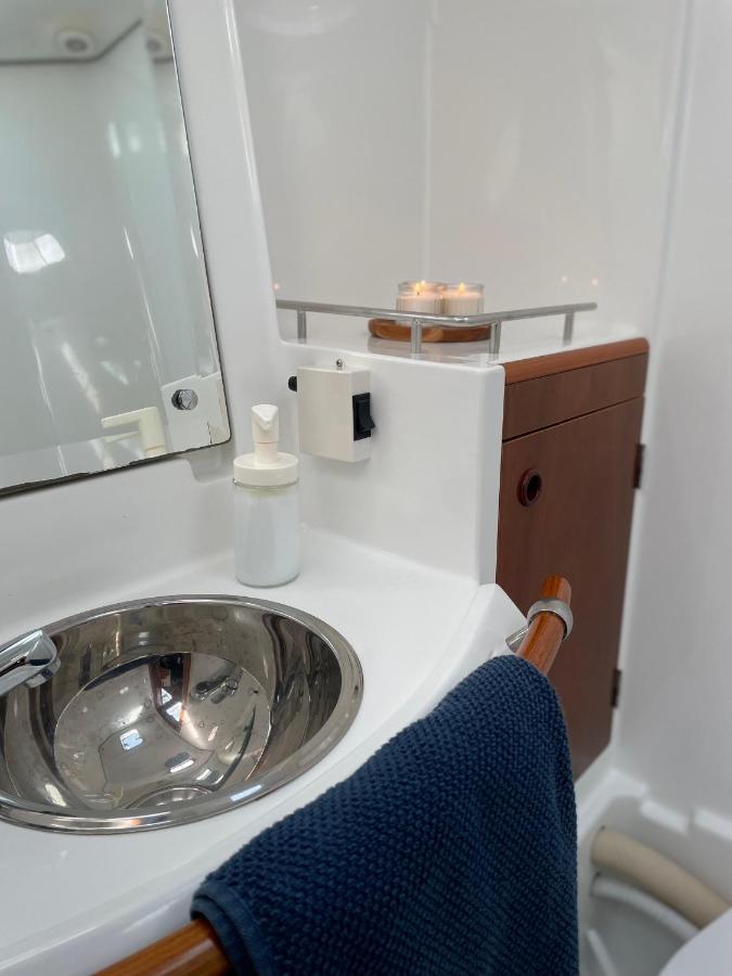 Beautiful And Comfortable Sailboat With Secure Parking Available Hotel Barcelona Kültér fotó