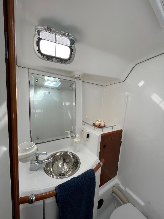 Beautiful And Comfortable Sailboat With Secure Parking Available Hotel Barcelona Kültér fotó